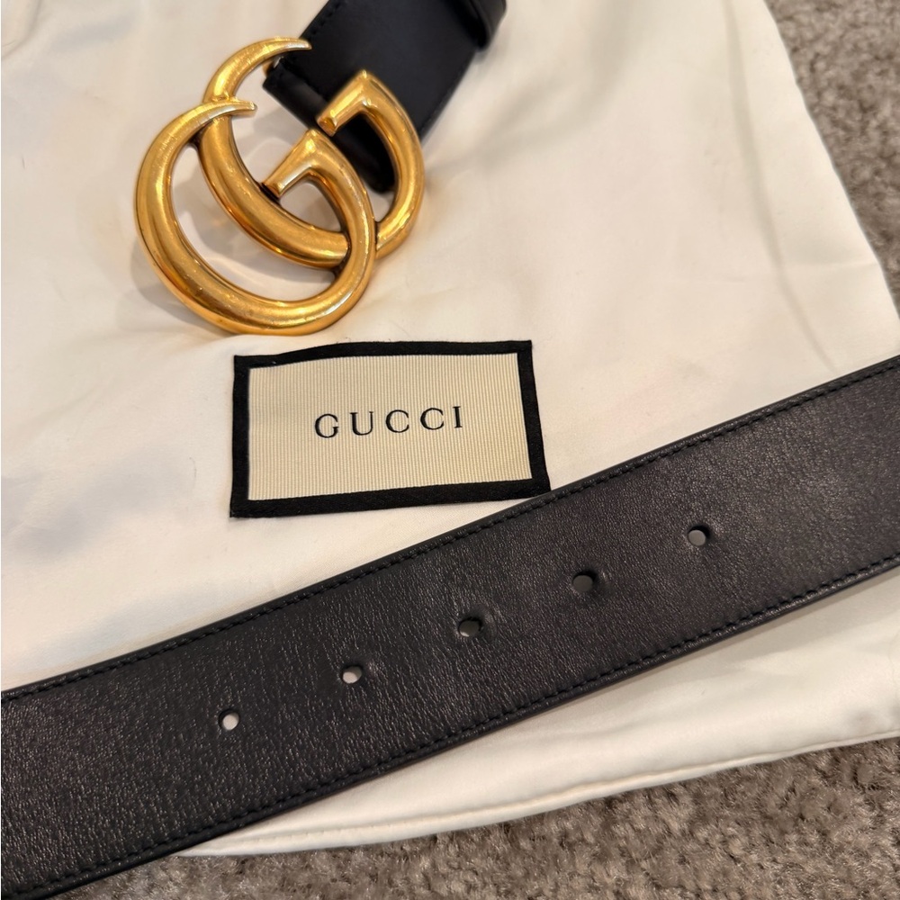 Gucci Black Leather Belt with large Gold GG Buckle - Picture 4 of 11